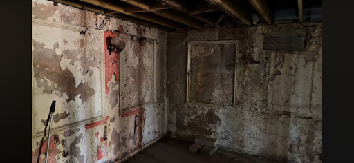 Old wall layers and internal panel demolition for residential spaces.
